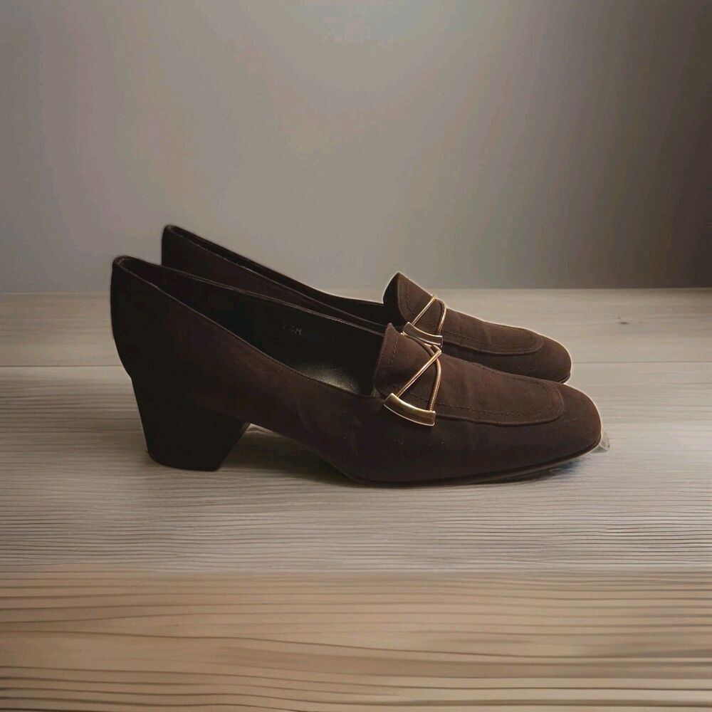 Bandolino Women's Pumps Size 7.5 Brown Shoes Gold Metal Accents Suede Leather